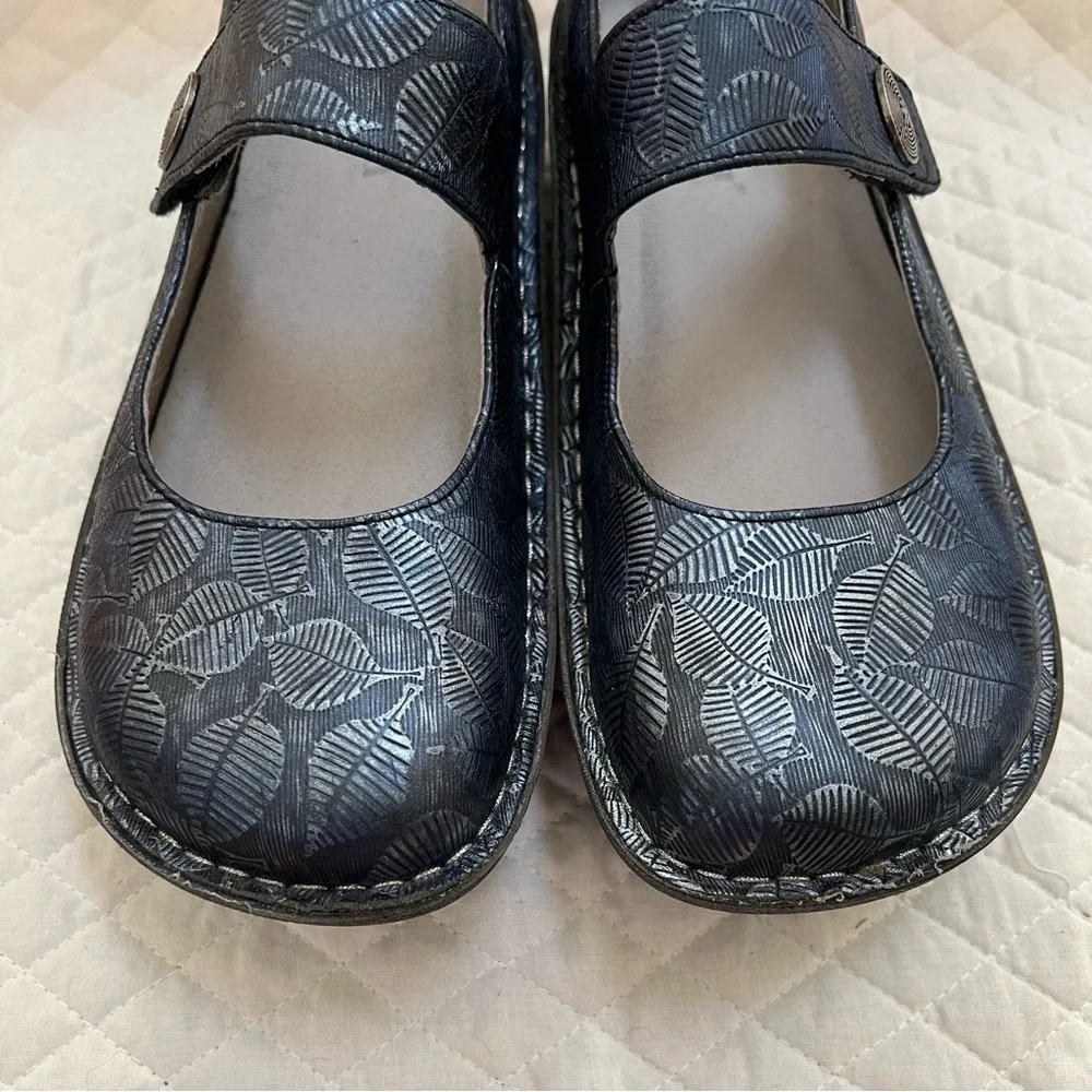 Alegria Paloma - Metallic Blue Leaf Pattern - Picture 5 of 12
